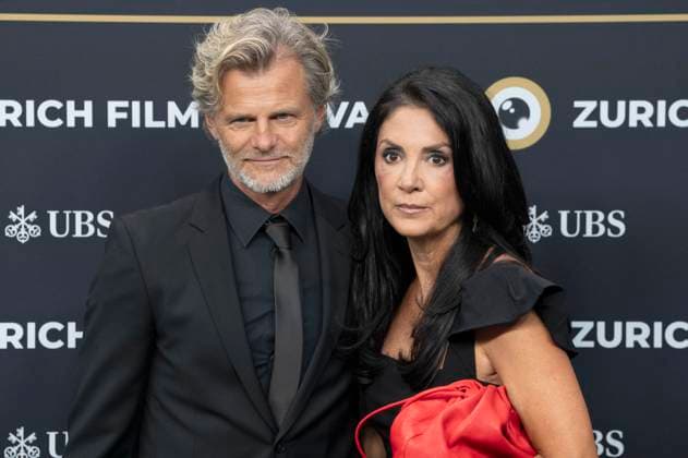 Alain Sutter mit Ehefrau Melanie Wey bei der Festivaleröffnung mit der Premiere des Kinofilms Splitsville auf dem 21. Zurich Film Festival 2025 im Kongresssaal. Zürich, 25.09.2025