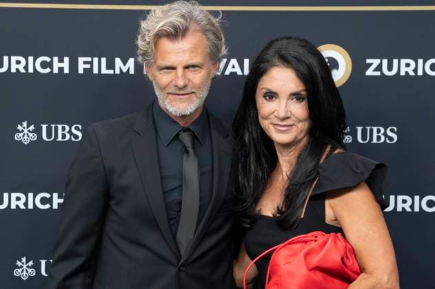 Alain Sutter mit Ehefrau Melanie Wey bei der Festivaleröffnung mit der Premiere des Kinofilms Splitsville auf dem 21. Zurich Film Festival 2025 im Kongresssaal. Zürich, 25.09.2025
