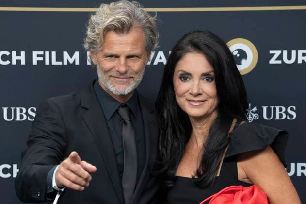 Alain Sutter mit Ehefrau Melanie Wey bei der Festivaleröffnung mit der Premiere des Kinofilms Splitsville auf dem 21. Zurich Film Festival 2025 im Kongresssaal. Zürich, 25.09.2025