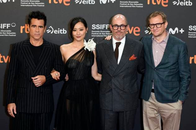 Colin Farrell, Fala Chen, Edward Berger und Mike Goodridge bei der Premiere des Kinofilms Ballad of a Small Player auf dem 73. Internationalen Filmfestival San Sebastian Festival Internacional de Cine de San Sebastian im Kursaal. San Sebastian, 26.09.2025