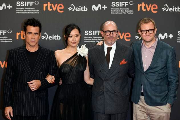 Colin Farrell, Fala Chen, Edward Berger und Mike Goodridge bei der Premiere des Kinofilms Ballad of a Small Player auf dem 73. Internationalen Filmfestival San Sebastian Festival Internacional de Cine de San Sebastian im Kursaal. San Sebastian, 26.09.2025