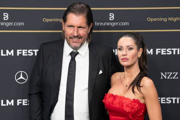 Jessica Gismondi mit Begleitung bei der Festivaleröffnung mit der Premiere des Kinofilms Splitsville auf dem 21. Zurich Film Festival 2025 im Kongresssaal. Zürich, 25.09.2025