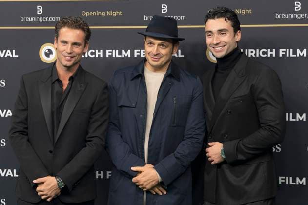 Bastian Baker, Kaya Yanar und Ivan Knie bei der Festivaleröffnung mit der Premiere des Kinofilms Splitsville auf dem 21. Zurich Film Festival 2025 im Kongresssaal. Zürich, 25.09.2025