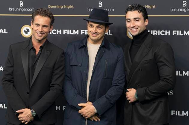 Bastian Baker, Kaya Yanar und Ivan Knie bei der Festivaleröffnung mit der Premiere des Kinofilms Splitsville auf dem 21. Zurich Film Festival 2025 im Kongresssaal. Zürich, 25.09.2025