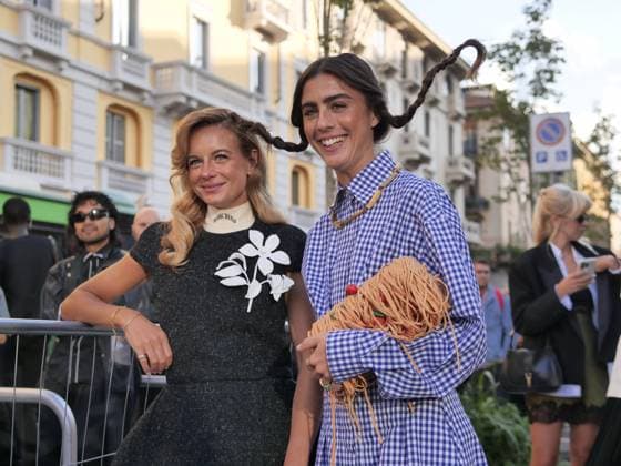 MFW - A Parade of Eccentric Outfits Guest with an eccentric outfit during the Milan Women s Fashion Week Spring Summer 2026 in Milan, Italy on September 26, 2025. Photo by Luca Ponti IPA ABACAPRESS.COM Milan Italy  Copyright: xIPA ABACAx