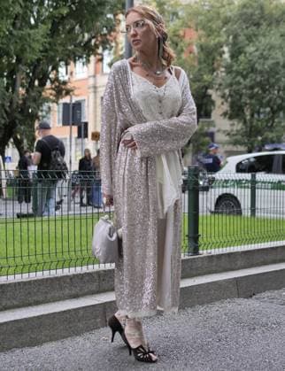 MFW - A Parade of Eccentric Outfits Guest with an eccentric outfit during the Milan Women s Fashion Week Spring Summer 2026 in Milan, Italy on September 26, 2025. Photo by Luca Ponti IPA ABACAPRESS.COM Milan Italy  Copyright: xIPA ABACAx