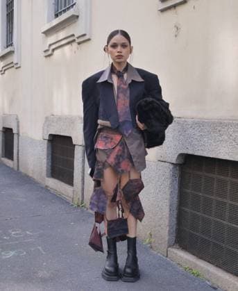 MFW - A Parade of Eccentric Outfits Guest with an eccentric outfit during the Milan Women s Fashion Week Spring Summer 2026 in Milan, Italy on September 26, 2025. Photo by Luca Ponti IPA ABACAPRESS.COM Milan Italy  Copyright: xIPA ABACAx