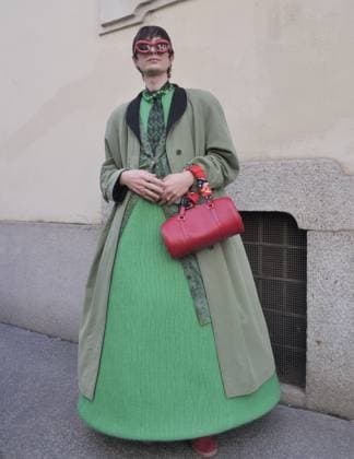 MFW - A Parade of Eccentric Outfits Guest with an eccentric outfit during the Milan Women s Fashion Week Spring Summer 2026 in Milan, Italy on September 26, 2025. Photo by Luca Ponti IPA ABACAPRESS.COM Milan Italy  Copyright: xIPA ABACAx