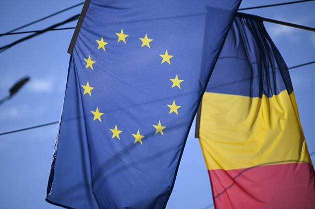 2025 Parliamentary Election In Moldova CHISINAU, MOLDOVA SEPTEMBER 26, 2025 Romanian and EU flags fly in central Chisinau ahead of the September 28 parliamentary election, where voters will choose 101 MPs for a four-year term, in ChiÈ™inÄƒu, Moldova, on September 26, 2025. Chisinau Moldova  Copyright: xSTRx originalFilename: str-2025parl250926_npq0r.jpg