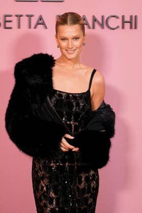 Milan, Italy, Italy: Milan, Milan Women s Fashion Week Spring Summer 2026 - Women s Fashion, Spring Summer 2026 - Elisabetta Franchi fashion show - arrivals in the photo: Toni Garrn Milan Italy  - ZUMAp169 20250926_zea_p169_356 Copyright: xRiccardoxGiordanox
