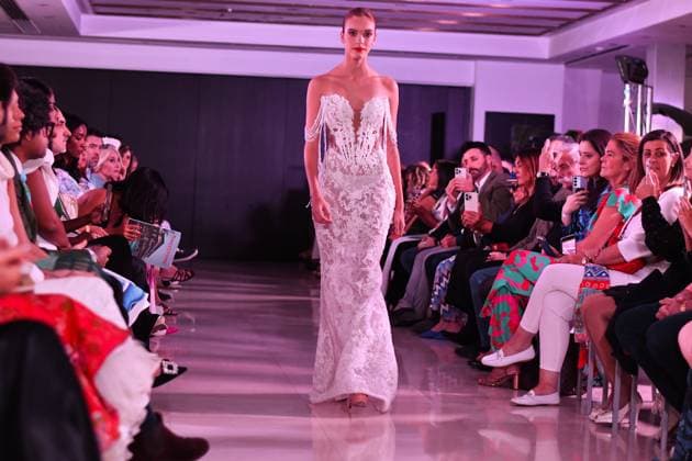 Spring Colors Fashion Week de Madrid A model walks the runway wearing a design by Jose Zafra during Spring Colors Fashion Week de Madrid in Hotel Princesa, September 26, 2025 Spain Copyright: xx FOTO49658