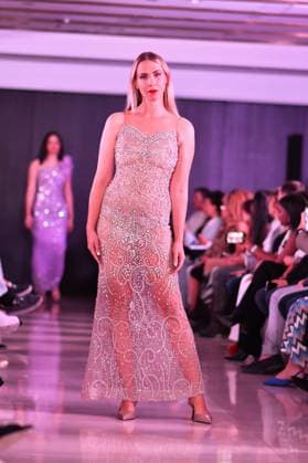 Spring Colors Fashion Week de Madrid A model walks the runway wearing a design by Jarul Mercedes during Spring Colors Fashion Week de Madrid in Hotel Princesa, September 26, 2025 Spain Copyright: xx FOTO49735