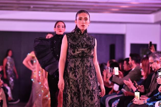 Spring Colors Fashion Week de Madrid - 26 Sep 2025 A model walks the runway wearing a design by Giannina Azar during the Spring Colors Fashion Week de Madrid at Hotel Princesa. Madrid Spain Copyright: xAtilanoxGarciax xSOPAxImagesx FOTO49780