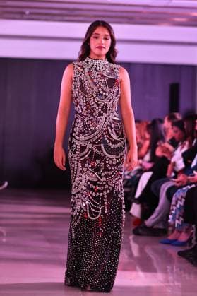 Spring Colors Fashion Week de Madrid - 26 Sep 2025 A model walks the runway wearing a design by Giannina Azar during the Spring Colors Fashion Week de Madrid at Hotel Princesa. Madrid Spain Copyright: xAtilanoxGarciax xSOPAxImagesx FOTO49771