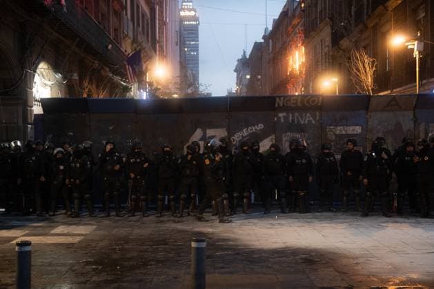 11th Anniversary of the 43 Ayotzinapa students Missing Demonstrators confront riot police during a rally in memory of the 43 missing students from the Ayotzinapa to demand justice for the crime . on September 26, 2025 in Mexico City, Mexico. (Photo by Carlos Santiago Eyepix Group) Copyright: xMarcoxGonzalez xEyepixxGroupx MTG_26092025_170869JPEG