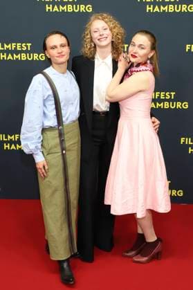 Luna Jordan, Dana Herfurth und Anette Unger bei der Premiere des Kinofilms Smalltown Girl auf dem 33. Filmfest Hamburg 2025 im Cinemaxx Dammtor. Hamburg, 26.09.2025