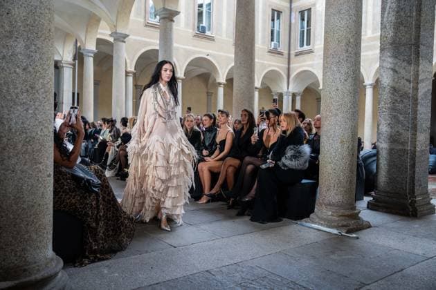 Milan Fashion Week - Women S S 2026 Blumarine Fashion Show Vibes Milan, Italy Mariacarla Boscono Milan Fashion Week - Women S S 2026 Blumarine Fashion Show Vibes Milan, Italy 26th September 2025  Copyright: xCarminexContex