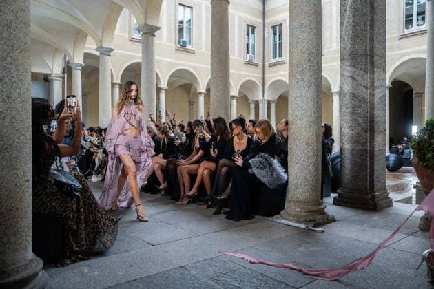 Milan Fashion Week - Women S S 2026 Blumarine Fashion Show Vibes Milan, Italy Milan Fashion Week - Women S S 2026 Blumarine Fashion Show Vibes Milan, Italy 26th September 2025  Copyright: xCarminexContex