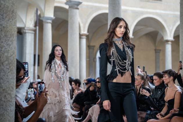 Milan Fashion Week - Women S S 2026 Blumarine Fashion Show Vibes Milan, Italy Mariacarla Boscono;Yasmin Wijnaldum Milan Fashion Week - Women S S 2026 Blumarine Fashion Show Vibes Milan, Italy 26th September 2025  Copyright: xCarminexContex