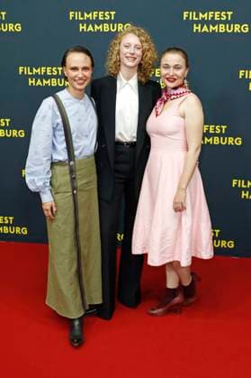 Luna Jordan, Dana Herfurth und Hille Norden bei der Premiere des Kinofilms Smalltown Girl auf dem 33. Filmfest Hamburg 2025 im Cinemaxx Dammtor. Hamburg, 26.09.2025