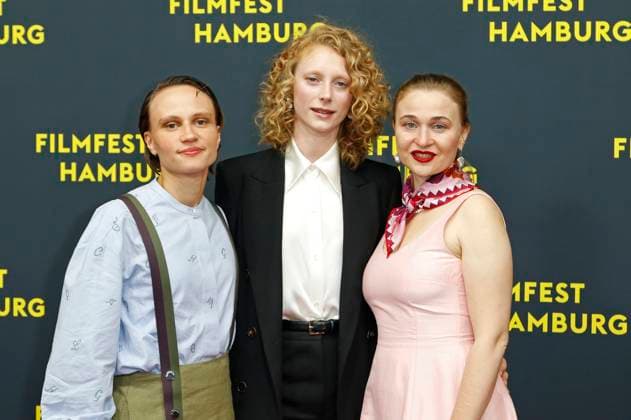 Luna Jordan, Dana Herfurth und Hille Norden bei der Premiere des Kinofilms Smalltown Girl auf dem 33. Filmfest Hamburg 2025 im Cinemaxx Dammtor. Hamburg, 26.09.2025
