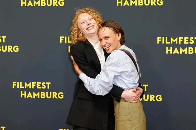 Dana Herfurth und Luna Jordan bei der Premiere des Kinofilms Smalltown Girl auf dem 33. Filmfest Hamburg 2025 im Cinemaxx Dammtor. Hamburg, 26.09.2025