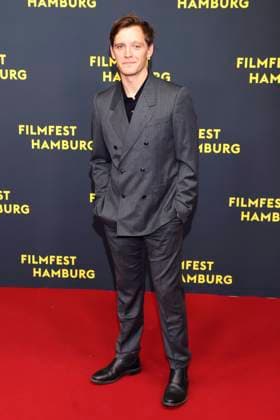 Jonas Ney bei der Premiere der ARD Miniserie Sternstunde der Mörder auf dem 33. Filmfest Hamburg 2025 im Cinemaxx Dammtor. Hamburg, 26.09.2025