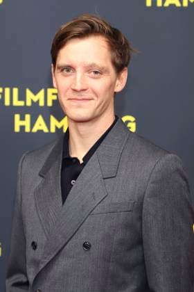 Jonas Ney bei der Premiere der ARD Miniserie Sternstunde der Mörder auf dem 33. Filmfest Hamburg 2025 im Cinemaxx Dammtor. Hamburg, 26.09.2025