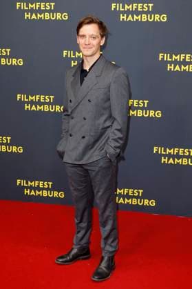 Jonas Ney bei der Premiere der ARD Miniserie Sternstunde der Mörder auf dem 33. Filmfest Hamburg 2025 im Cinemaxx Dammtor. Hamburg, 26.09.2025
