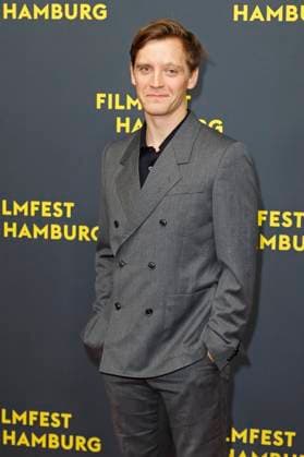 Jonas Ney bei der Premiere der ARD Miniserie Sternstunde der Mörder auf dem 33. Filmfest Hamburg 2025 im Cinemaxx Dammtor. Hamburg, 26.09.2025