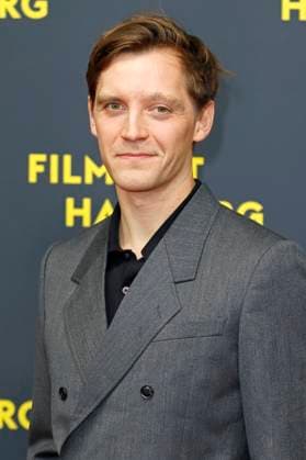 Jonas Ney bei der Premiere der ARD Miniserie Sternstunde der Mörder auf dem 33. Filmfest Hamburg 2025 im Cinemaxx Dammtor. Hamburg, 26.09.2025