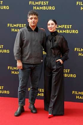 Ameer Fakher Eldin und Sibel Kekilli bei der Premiere des Kinofilms Yunan auf dem 33. Filmfest Hamburg 2025 im Cinemaxx Dammtor. Hamburg, 27.09.2025