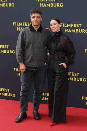 Filmfest Hamburg Ameer Fakher Eldin, Sibel Kekilli, Premiere Film Yunan auf dem Filmfest Hamburg vor dem Cinemaxx Dammtor, Hamburg, 27.09.2025 Copyright: xEventpressxBecherx