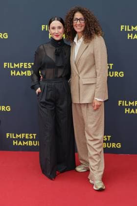 Filmfest Hamburg Sibel Kekilli, Malika Rabahallah, Premiere Film Yunan auf dem Filmfest Hamburg vor dem Cinemaxx Dammtor, Hamburg, 27.09.2025 Copyright: xEventpressxBecherx