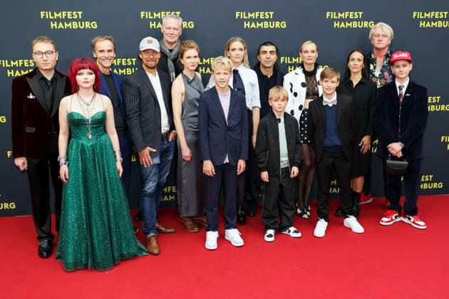 abb Cast mit u.a. Lisa Hagmeister, Laura Tonke, Jasper Billerbeck, Kian Köpke, Diane Kruger, Fatih Akin Schauspieler zu Gast auf dem Roten Teppich bei der Kino Film Premiere Amrum auf dem Filmfest Hamburg im Cinemaxx Kino am Dammtor am 27.09.2025 in Hamburg Hamburg Deutschland