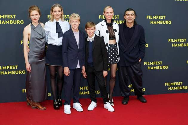 abb Lisa Hagmeister, Laura Tonke, Jasper Billerbeck, Kian Köpke, Diane Kruger, Fatih Akin Schauspieler zu Gast auf dem Roten Teppich bei der Kino Film Premiere Amrum auf dem Filmfest Hamburg im Cinemaxx Kino am Dammtor am 27.09.2025 in Hamburg Hamburg Deutschland