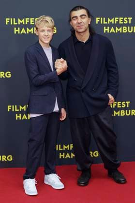 Jasper Billerbeck unc Fatih Akin bei der Premiere des Kinofilms Amrum auf dem 33. Filmfest Hamburg 2025 im Cinemaxx Dammtor. Hamburg, 27.09.2025