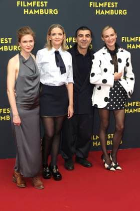 Lisa Hagmeister, Laura Tonke, Fatih Akin und Diane Kruger bei der Premiere des Kinofilms Amrum auf dem 33. Filmfest Hamburg 2025 im Cinemaxx Dammtor. Hamburg, 27.09.2025