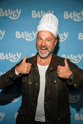 abb Wolfgang Eissler Regisseur mit Kochmuetze zu Gast auf dem blauen Teppich bei der Film Premiere Bluey im Kino Kuechenspass Kollektion im CinemaxX Berlin Potsdamer Platz am 27.09.2025 in Berlin Berlin Deutschland *** abb Wolfgang Eissler director with cooking hat as guest on the blue carpet at the movie premiere Bluey in the cinema Kuechenspass Kollektion at CinemaxX Berlin Potsdamer Platz on 27 09 2025 in Berlin Berlin Germany