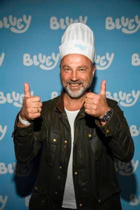 abb Wolfgang Eissler Regisseur mit Kochmuetze zu Gast auf dem blauen Teppich bei der Film Premiere Bluey im Kino Kuechenspass Kollektion im CinemaxX Berlin Potsdamer Platz am 27.09.2025 in Berlin Berlin Deutschland