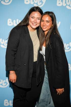 abb Demet Dinc mit Schwester Jenna Lamia Dinc zu Gast auf dem blauen Teppich bei der Film Premiere Bluey im Kino Kuechenspass Kollektion im CinemaxX Berlin Potsdamer Platz am 27.09.2025 in Berlin Berlin Deutschland