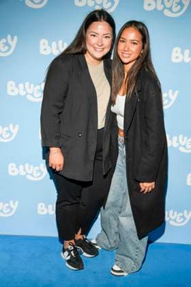 abb Demet Dinc mit Schwester Jenna Lamia Dinc zu Gast auf dem blauen Teppich bei der Film Premiere Bluey im Kino Kuechenspass Kollektion im CinemaxX Berlin Potsdamer Platz am 27.09.2025 in Berlin Berlin Deutschland