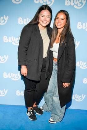 abb Demet Dinc mit Schwester Jenna Lamia Dinc zu Gast auf dem blauen Teppich bei der Film Premiere Bluey im Kino Kuechenspass Kollektion im CinemaxX Berlin Potsdamer Platz am 27.09.2025 in Berlin Berlin Deutschland