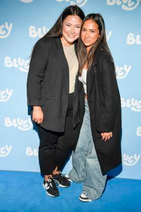 abb Demet Dinc mit Schwester Jenna Lamia Dinc zu Gast auf dem blauen Teppich bei der Film Premiere Bluey im Kino Kuechenspass Kollektion im CinemaxX Berlin Potsdamer Platz am 27.09.2025 in Berlin Berlin Deutschland