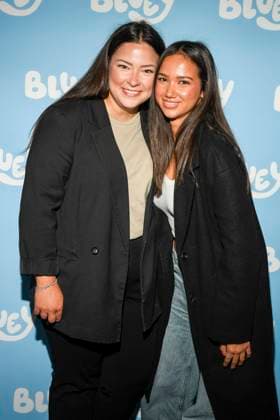 abb Demet Dinc mit Schwester Jenna Lamia Dinc zu Gast auf dem blauen Teppich bei der Film Premiere Bluey im Kino Kuechenspass Kollektion im CinemaxX Berlin Potsdamer Platz am 27.09.2025 in Berlin Berlin Deutschland