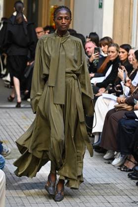 Bilder des Jahres 2025, Entertainment 09 September Entertainment Bilder des Tages Milan, Milan Women s Fashion Week Spring Summer 2026 - Women s Fashion, Spring Summer 2026. - Calcaterra fashion show - catwalk - photo: model  Copyright: xSimonaxChiocciax xipa-agency.netx xFotosickix IPA_Agency_IPA65873258