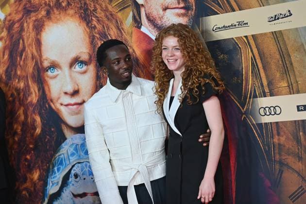 v.li:Araloyin Oshunremi (Schauspieler), Alexa Goodall (Schauspielerin), Filmpremiere MOMO am 128.09.2025 im Mathaeser Kino in Muenchen.