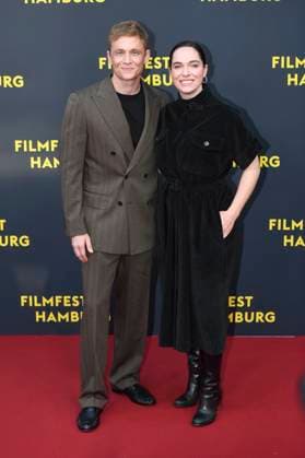 Matthias Schweighöfer, und Verena Altenberger bei der Premiere des Kinofilms Das Leben der Wünsche auf dem 33. Filmfest Hamburg 2025 im Cinemaxx Dammtor. Hamburg, 28.09.2025