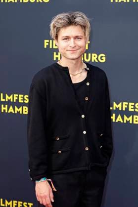 Tom Böttcher bei der Premiere des Kinofilms Das Leben der Wünsche auf dem 33. Filmfest Hamburg 2025 im Cinemaxx Dammtor. Hamburg, 28.09.2025