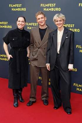 Verena Altenberger, Matthias Schweighöfer und Luise Heyer bei der Premiere des Kinofilms Das Leben der Wünsche auf dem 33. Filmfest Hamburg 2025 im Cinemaxx Dammtor. Hamburg, 28.09.2025